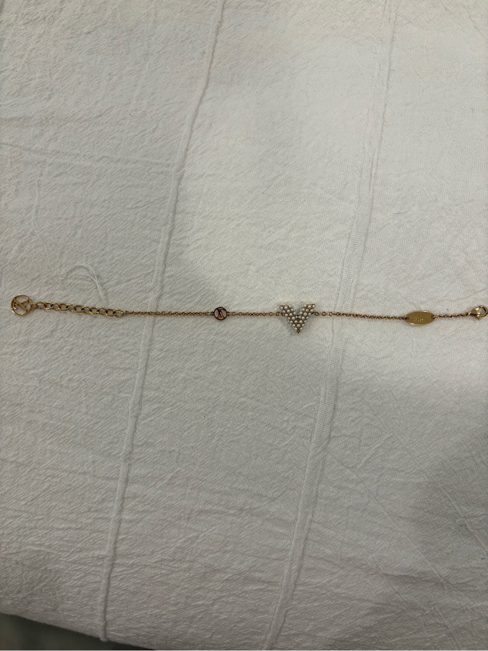 Louis Vuitton Essential V Perle Bracelet - Picture 2 of 5